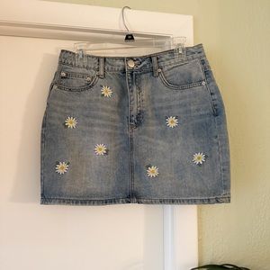 Women’s Floral Embroidered Mini Skirt